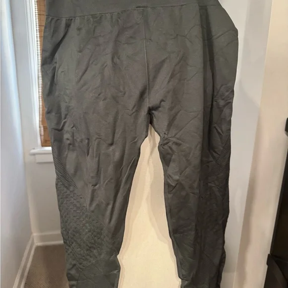 Gray Athletic Leggings - Picture 5 of 6